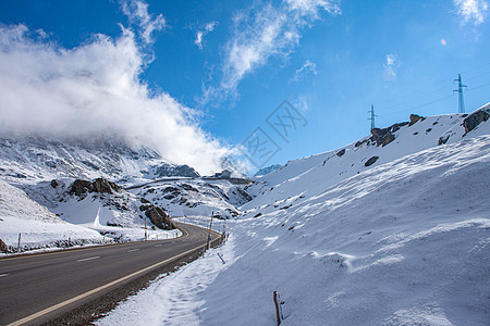 苏维采兰的阿尔卑斯山口 朱利尔帕斯海拔高雪全景运输山脉蓝色季节天空曲线场景荒野顶峰图片