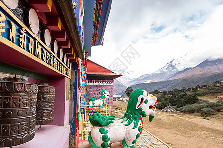 珠穆朗玛峰迷航 基地 尼泊尔修道院佛塔运动游客天空旅行祷告旗帜风景假期首脑图片