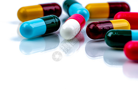 白色背景的多彩抗生素胶片药剂反抗禁忌症胶囊医院药品药物生产诊断物质药片图片