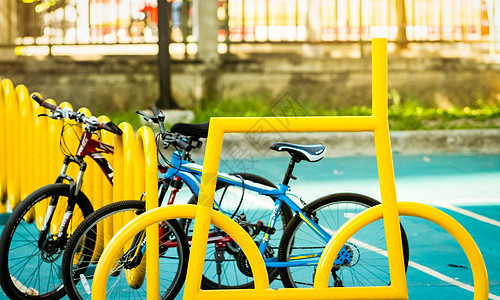 双车共享系统 租赁业务的双车自行车旅行安全闲暇架子娱乐交通经济基础设施假期城市背景图片