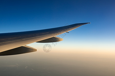 空中飞机在蓝天飞翔 风景优美旅游航空公司地球日落航天翅膀阳光太阳天堂飞机图片