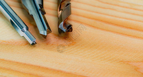 木桌上孤立的特殊工具 定做特殊t钻头木头木板刀具木材数控碳化物烧结作坊金属图片