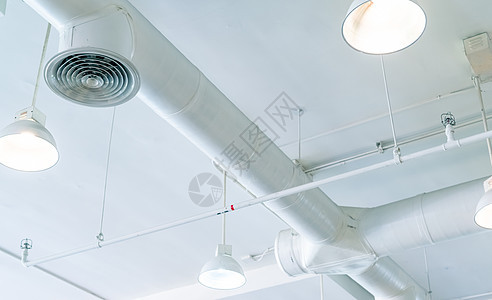 空气管道空调管和消防喷水灭火系统在 whi办公室电缆安全建筑工厂大厅安装电气管子技术图片