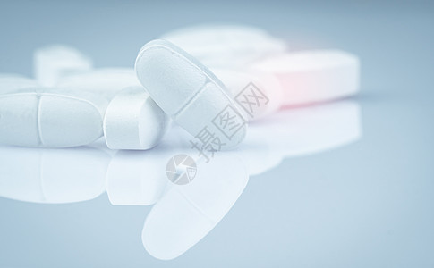 渐变背景上的一堆白色长方形药丸 法尔生产感染药物疾病反抗疼痛抗生素药片医院药品图片