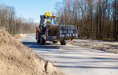 建造新的现代道路交通路面沥青蓝色拖拉机基础设施推土机旅行街道挖掘图片