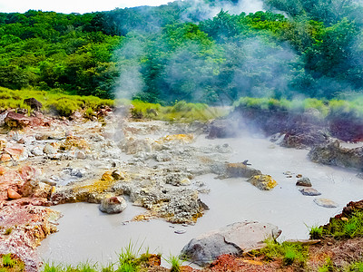 国家公园的沸水泥锅地热蓝色天蓝色旅行火山硫酸丛林瀑布池塘沸腾图片