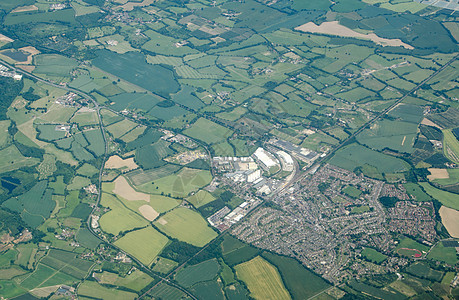 空中观察水平绿色住宅农村英语房屋农田家园运输路口图片