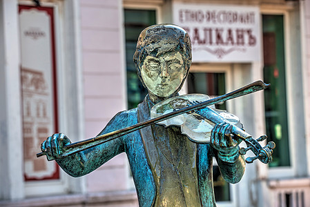 保加利亚鲁斯市一名小提琴手男孩雕塑纪念碑小提琴诡计建筑旅行街道房子艺术旅游景观图片