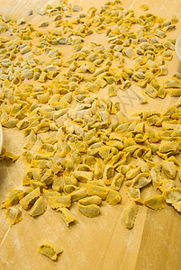 意大利皮埃蒙特州兰河的典型意大利面成人面粉普林影棚营养饮食美食食品烹饪食物图片