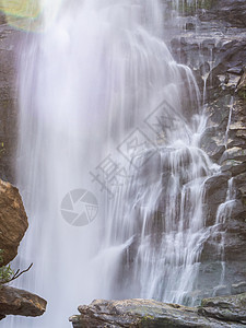 瀑布绿林森林河流地貌岩石热带苔藓丛林荒野旅行场景石头墙纸木头图片