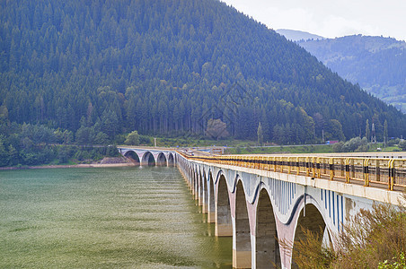 河上高速公路的石桥图片