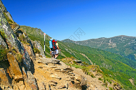 登山的青少年徒步图片