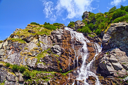 夏季山的落岩瀑布图片