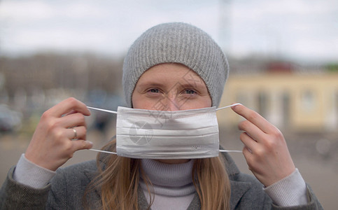 英俊女人戴上保护面罩面具成人建筑物卫生保健流感药品安全女士肺炎图片