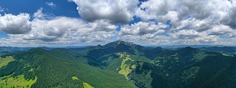 夏季山林全景图片