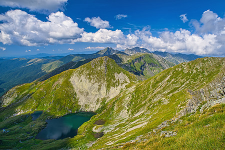 法加拉斯山脉夏季风景图片