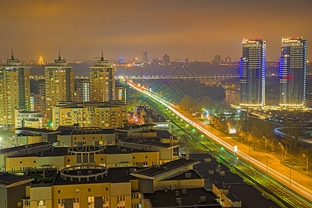 基辅夜间城市景观图片