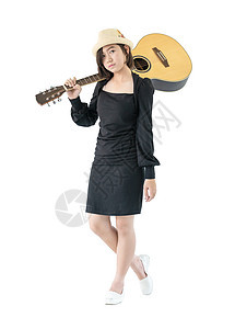 肩上携带音响吉他的女人音乐吉他手工作室女性白色乐器女孩青少年女士音乐家图片