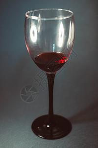 黑暗背景的红酒杯玻璃公寓周年液体摄影派对酒精纪念日优雅奢华图片