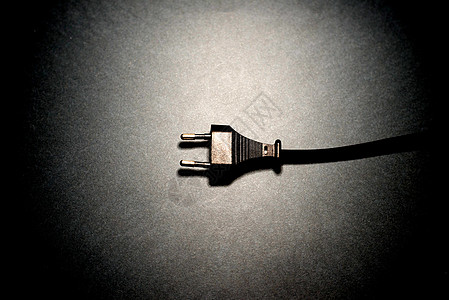 黑色背景上的欧洲玫瑰花结技术出口白色圆形金属电压电工电气插座活力图片