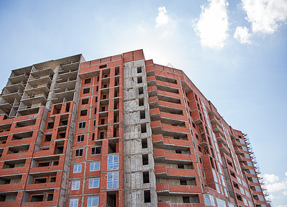 建造住宅楼的建筑面积工程建筑学蓝色住房建筑高楼城市红色窗户天空图片