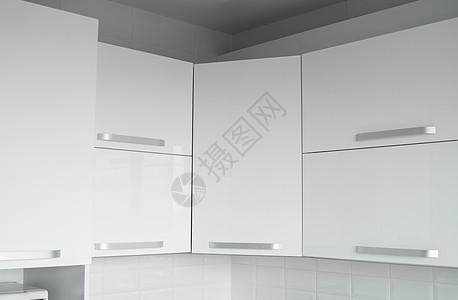 舒适厨房的白色漆面厨房立面 现代白色厨房干净的室内设计住宅火炉柜台食物器具用餐房子桌子家具风格图片
