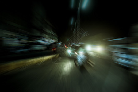 城市道路交通和人 夜间充电景观市中心街道天际速度驾驶建筑学地标天空建筑图片