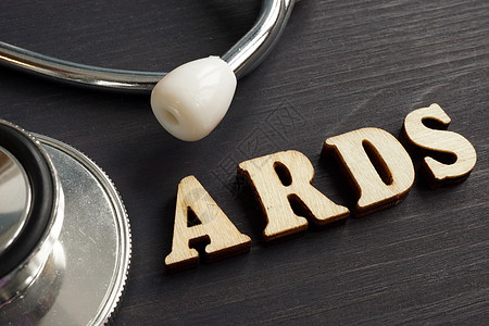 急性呼吸困难综合征(ARDS)和听诊器图片