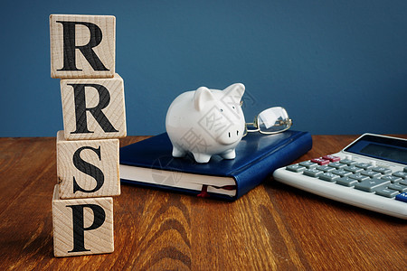 注册退休储蓄计划RRSP或RSP和小猪银行图片