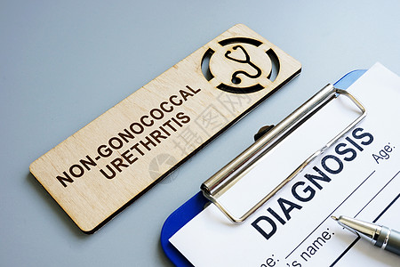 盘子上的非浮化或非浮化尿管炎NGU诊断图片