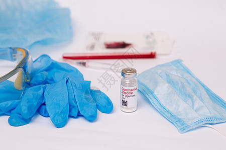 冠状病毒疫苗 安瓿中的医疗制剂 治疗疾病 covid19 白色背景和注射器 橡胶手套和护目镜背景的疫苗蓝色药物医生药品安瓶剂量病图片