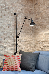现代房的碎块和砖墙风格装饰奢华枕头沙发家具房间休息室房子长椅图片