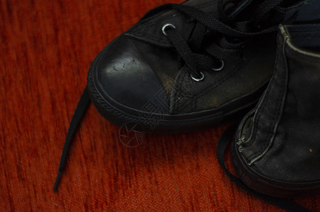 破旧的黑色时尚鞋 复古黑色时尚鞋蓝色军械蕾丝运动鞋木屐衣服鞋带滑雪靴鞋类帆布图片