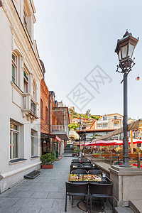 第比利斯 城市的老地方 有咖啡馆 餐馆 人行道和古董建筑图片