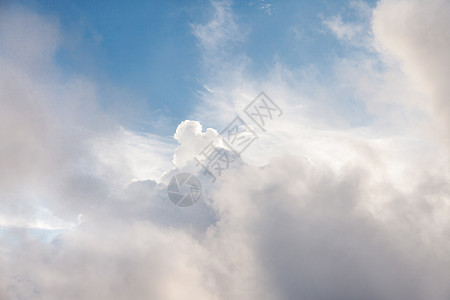 阳光灿烂的日子与云 蓝天上的云景图片