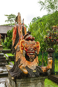 水宫 巴厘岛的地标 印度尼西亚卡兰加西姆 Barong 雕像 冬季雨季观光衬套旅行纪念碑建筑学季节遗产森林文化木头图片