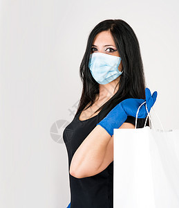身戴医疗手套和面罩的美丽女子 以防止过敏卫生销售女性店铺医院流感购物预防疾病图片