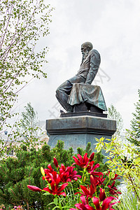  Fm俄罗斯国家图书馆前的著名俄罗斯作家陀思妥耶夫斯基 FM 纪念碑 莫斯科 俄罗斯雕像首都作者街道观光旅游作家阴天旅行城市背景