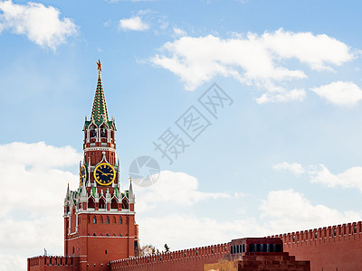 著名的 Spasskaya 塔 上面有克里姆林宫的钟声和红星 俄罗斯莫斯科红场的历史地标图片