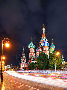 红广场上著名的圣巴西尔大教堂的夜景 长期暴露在俄罗斯莫斯科市天空灯笼教会旅游首都照明观光宗教城市建筑学图片