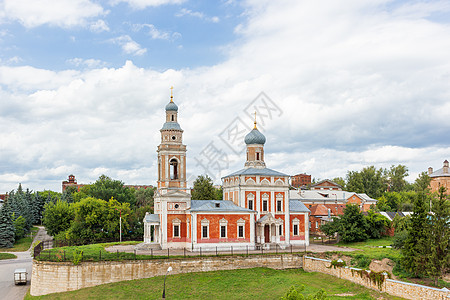 俄罗斯莫斯科地区谢尔普霍夫的中世纪正统教会 山丘上的假定教堂建筑学绿色红色旅游旅行观光钟楼坐骑宗教地区图片