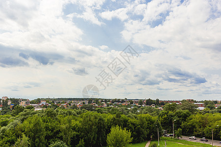 俄罗斯红山对Serpukhov镇莫斯科地区的全景观多云天气森林运输全景城市建筑地平线坐骑车辆图片