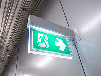 大门或紧急出口标志的LED绿色颜色安全帮助指示牌招牌指导保护跑步救援建筑危险图片