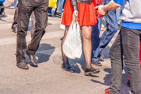 步行行人十字路口裙子城市人群安全旅行生活速度交通场景男人图片