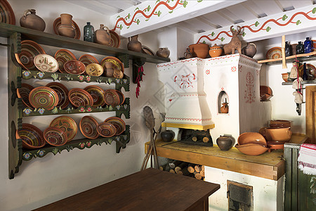 设计一个旧的烤炉和厨房用具 在乌克兰的一个老农舍图片