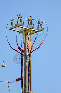 高压电电电杆和输电线路图片