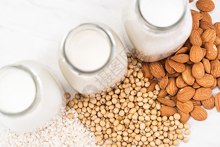 以植物为基础的食品 Almond Soya或Soy和水稻有机新鲜米产品豆浆纤维市场坚果方案饮食瓶子牛奶营养图片