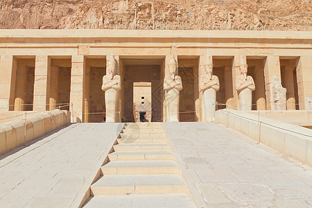 进入哈特谢普苏特王后寺(埃及)图片