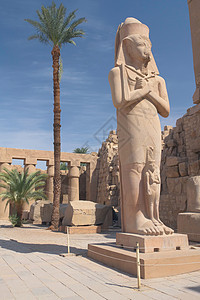 卢克索寺庙建筑群中最著名的雕像(埃及)图片