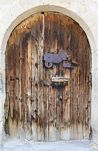 中间有金属锁的古老古旧木制木门入口风化黄铜建筑木板橡木艺术硬木古董框架图片